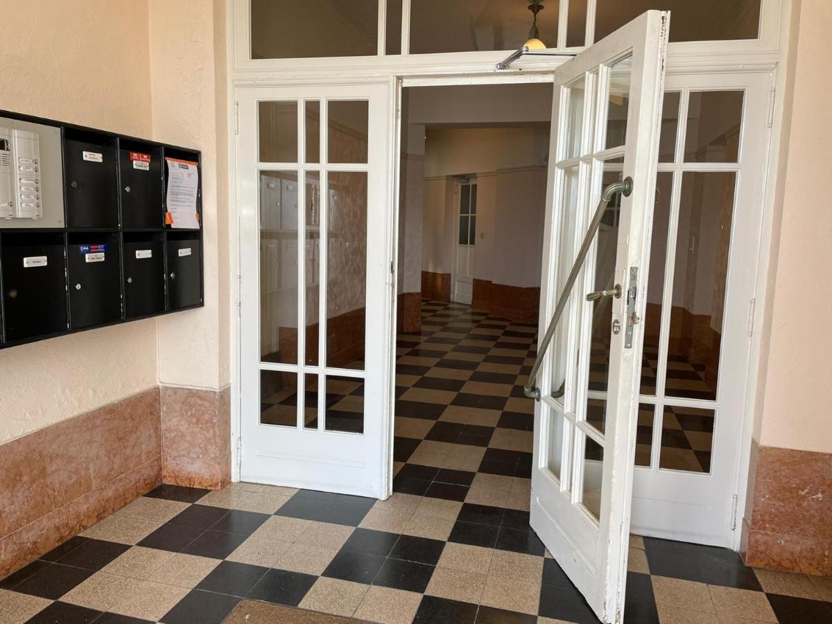 Uniek Appartement Op De Zeedijk Met Parking 오스텐드 외부 사진