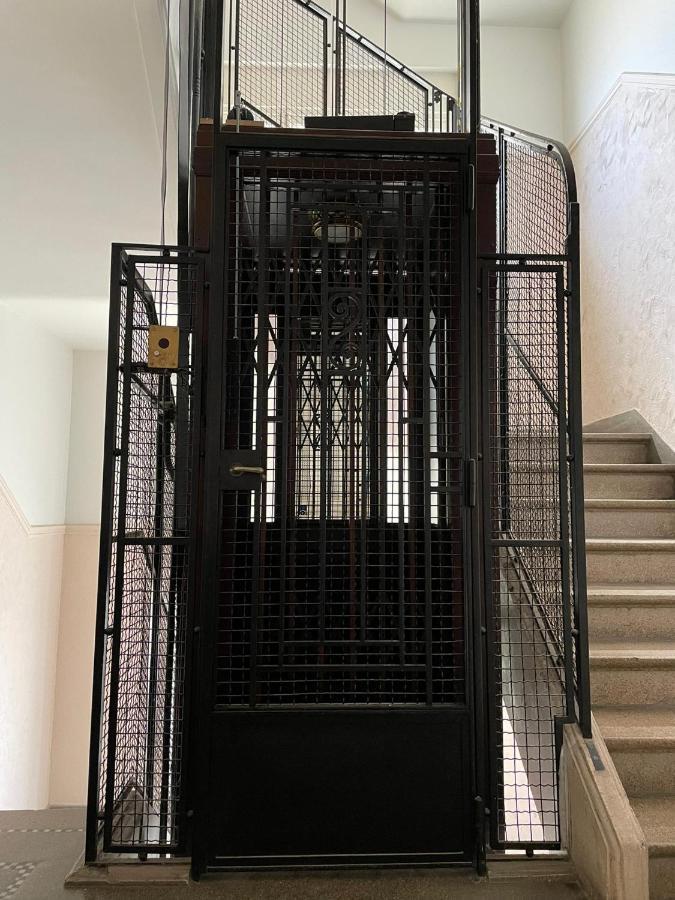 Uniek Appartement Op De Zeedijk Met Parking 오스텐드 외부 사진